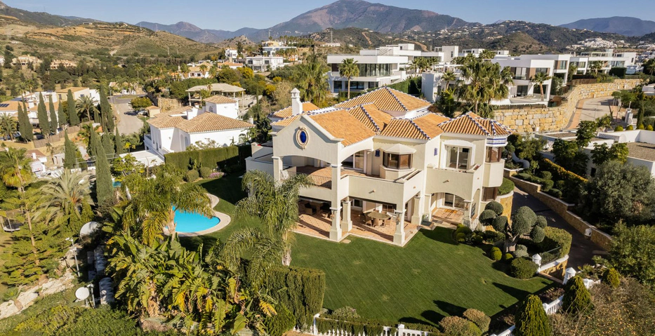 Villa for sale in Benahavis