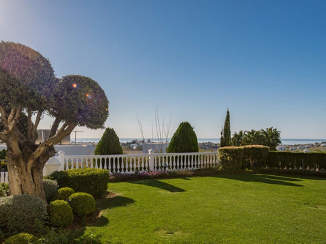 Villa for sale in Benahavis