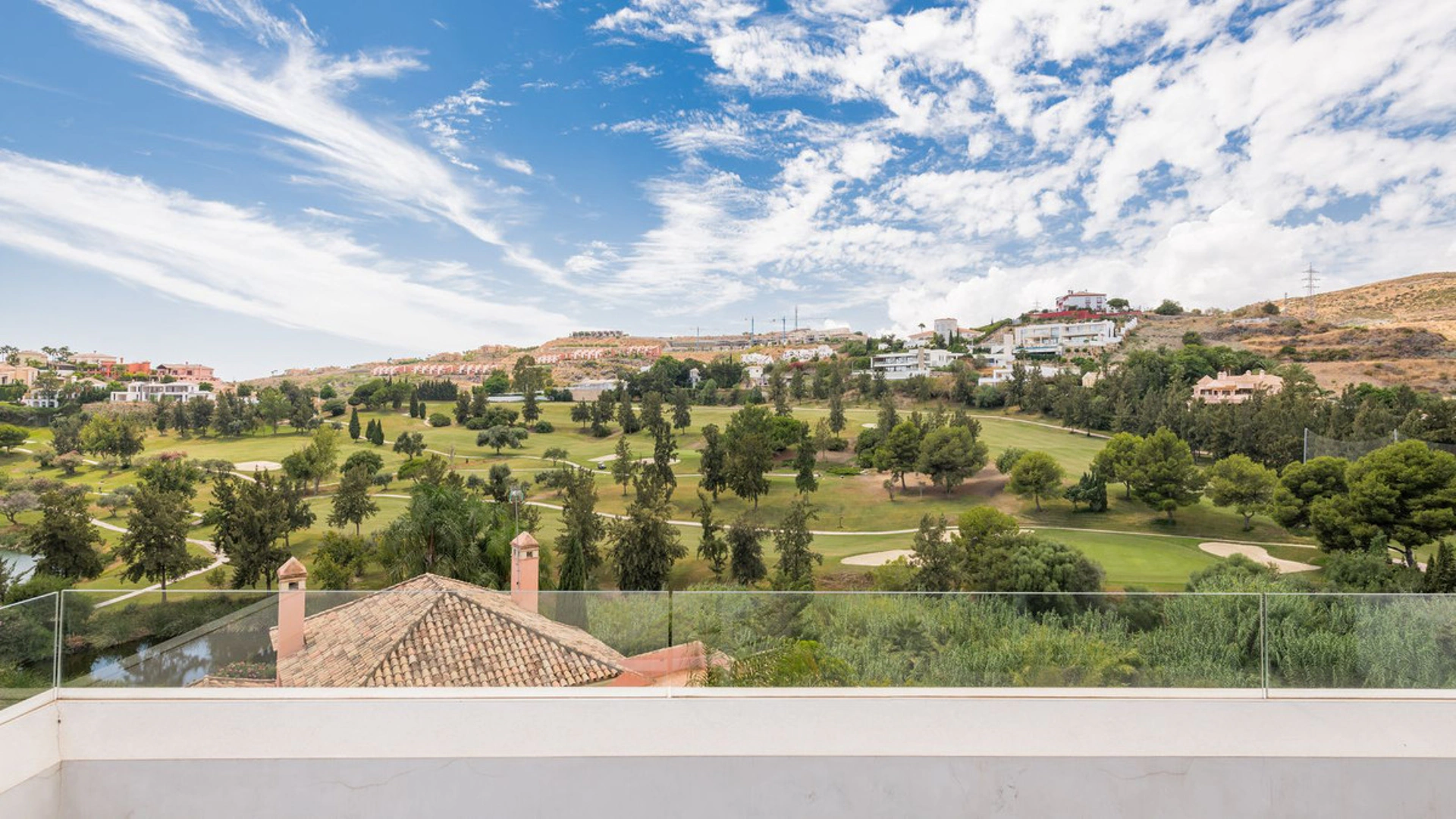 Villa for sale in Benahavis