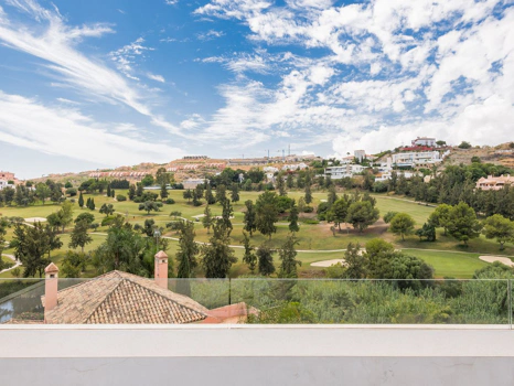Villa for sale in Benahavis