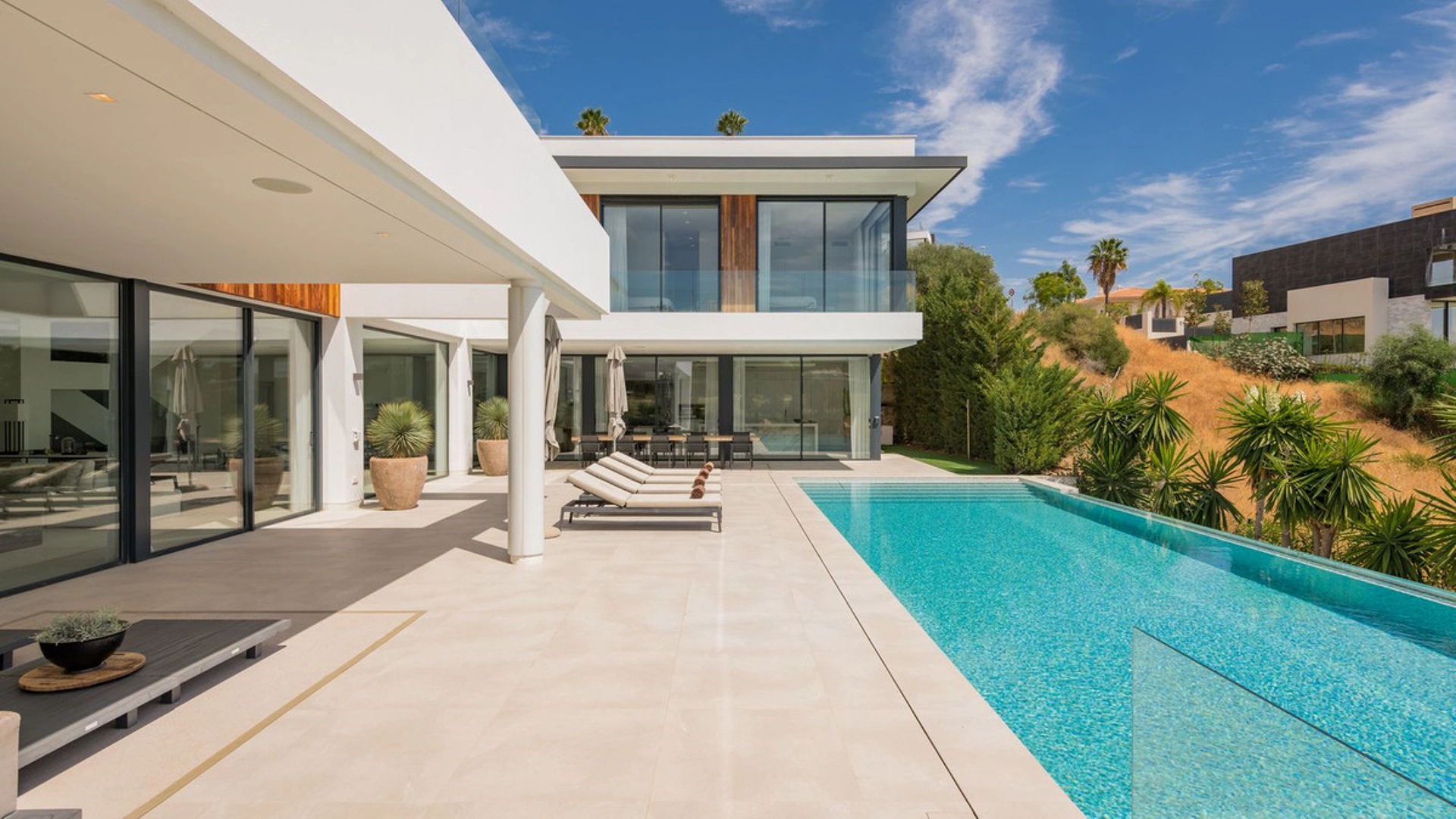Villa for sale in Benahavis