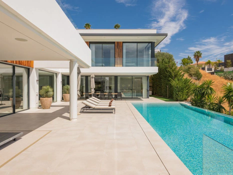 Villa for sale in Benahavis