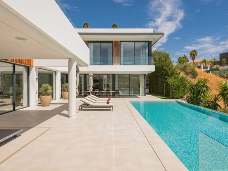 Villa for sale in Benahavis