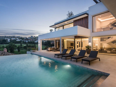 Villa for sale in Benahavis