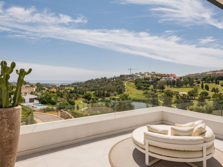 Villa for sale in Benahavis