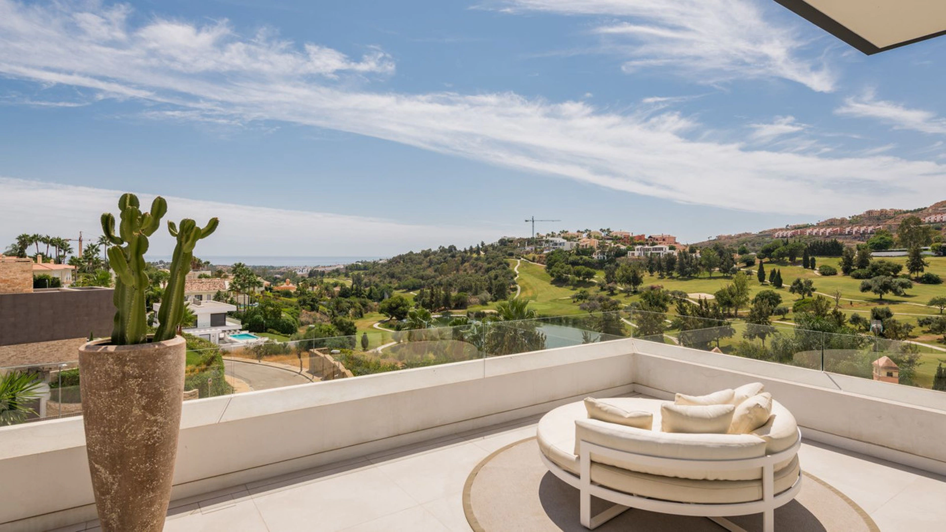 Villa for sale in Benahavis