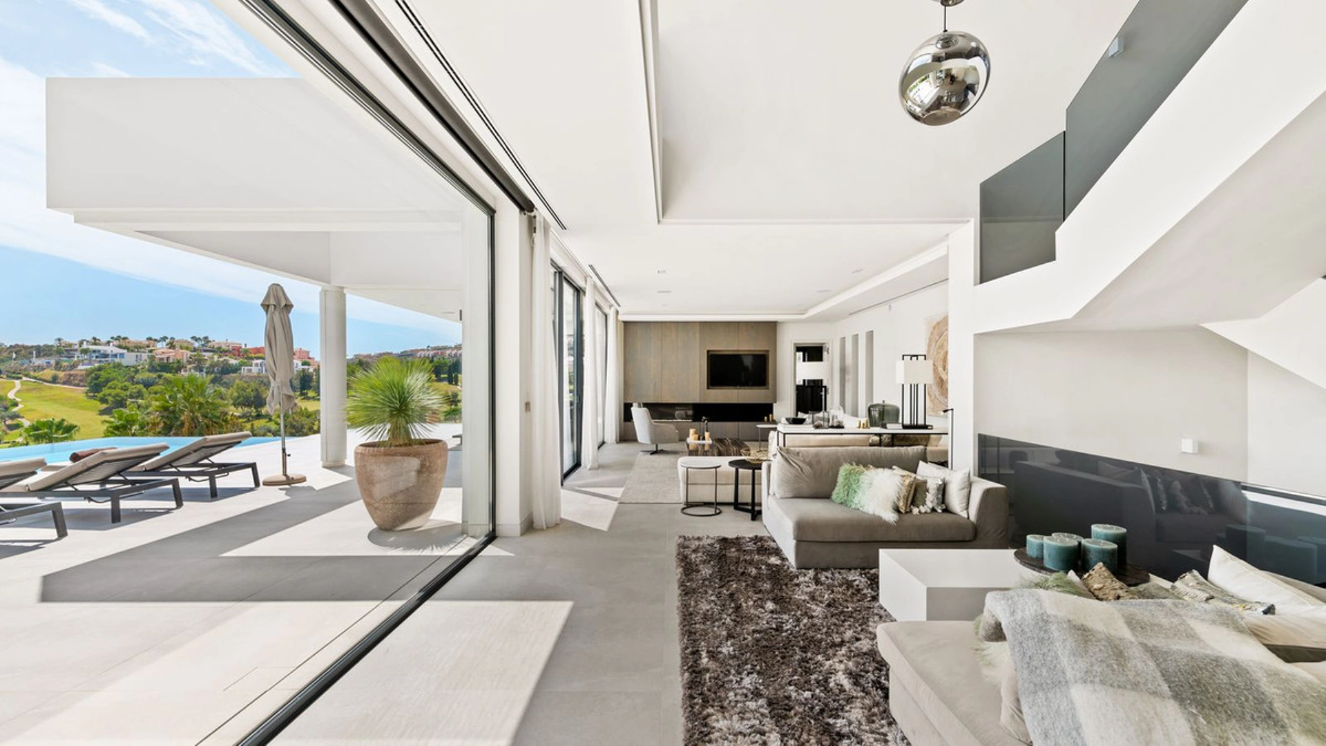 Villa for sale in Benahavis
