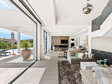 Villa for sale in Benahavis