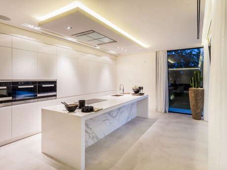 Villa for sale in Benahavis