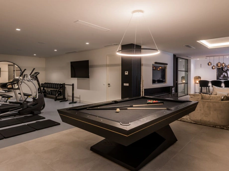 Villa for sale in Benahavis