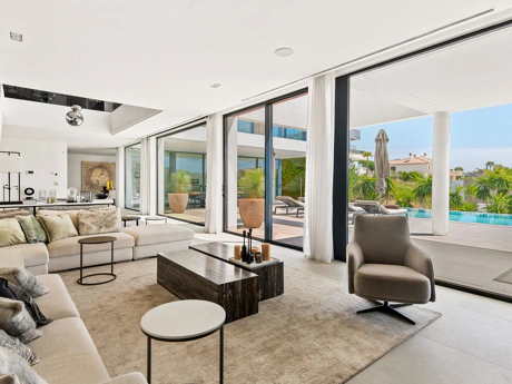 Villa for sale in Benahavis