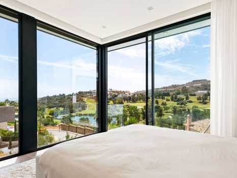 Villa for sale in Benahavis