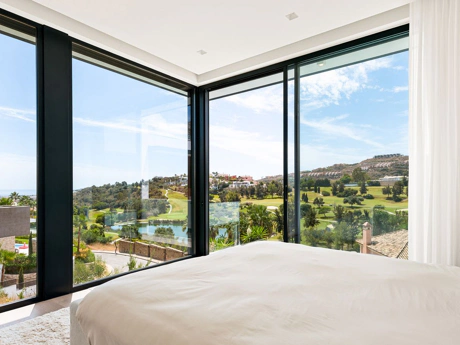 Villa for sale in Benahavis