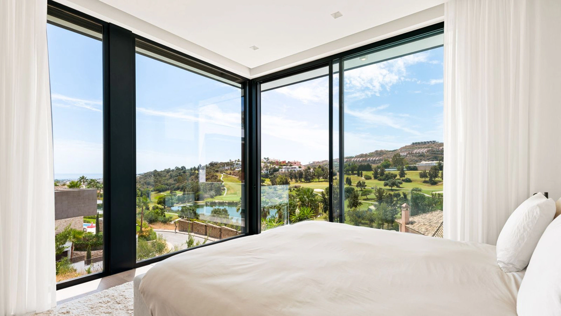 Villa for sale in Benahavis