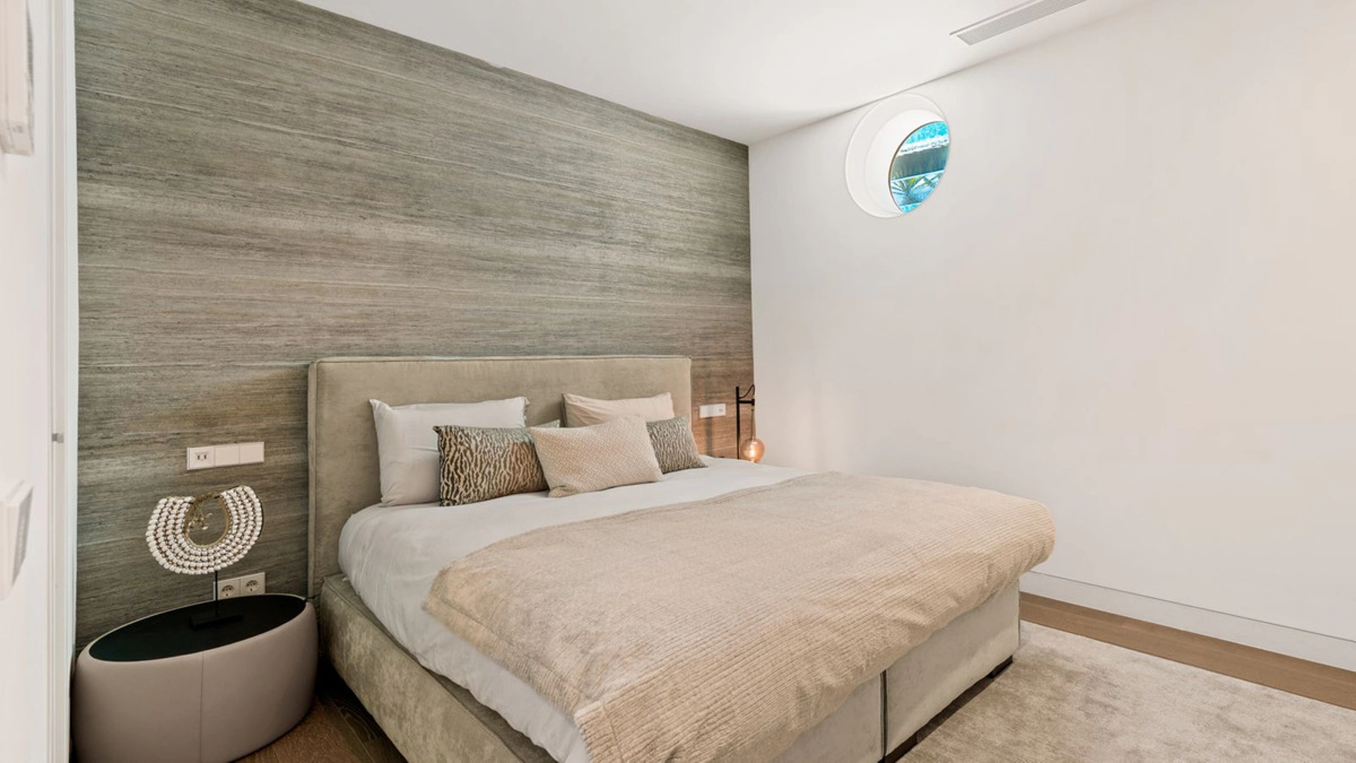 Villa for sale in Benahavis
