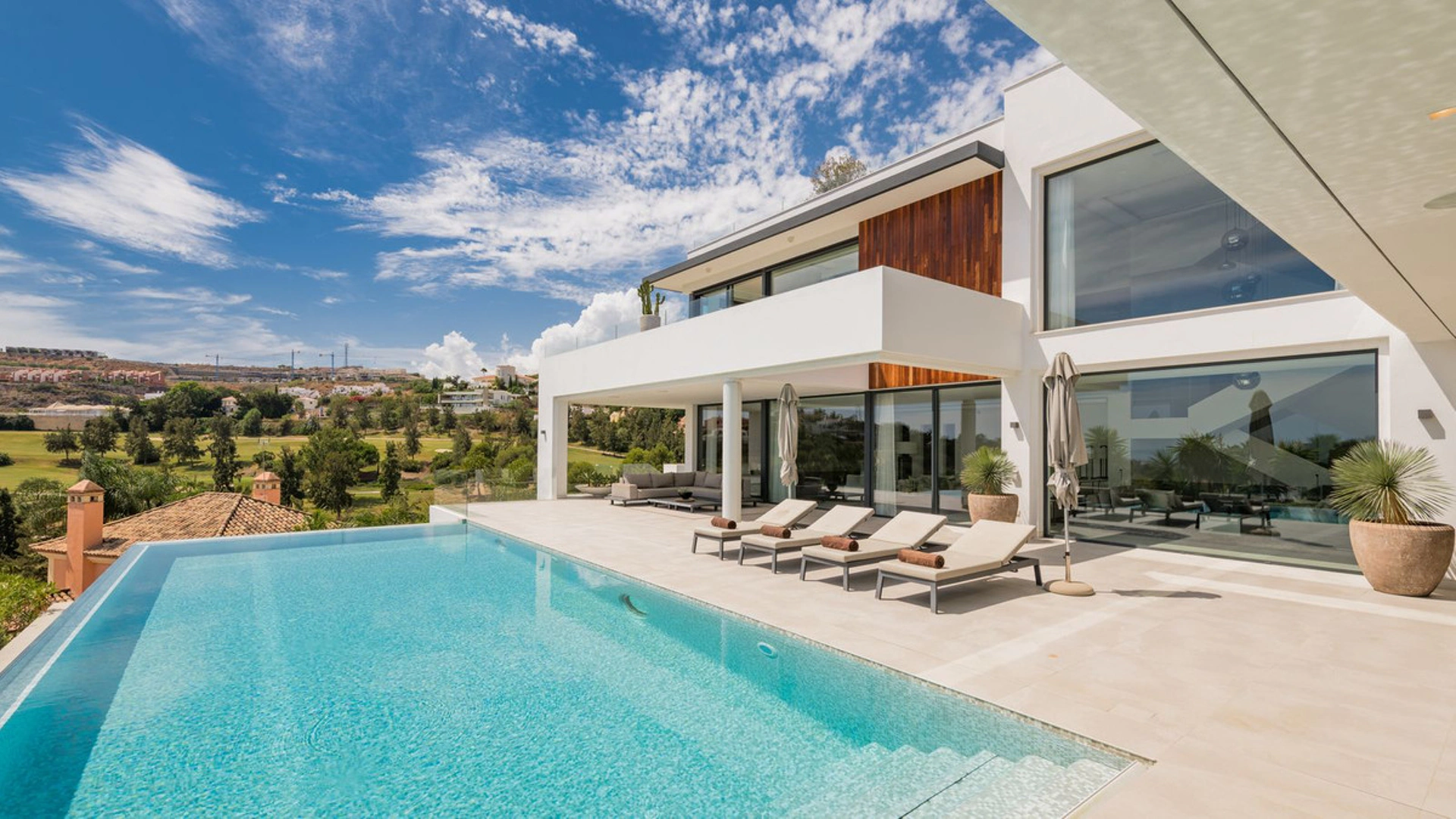 Villa for sale in Benahavis