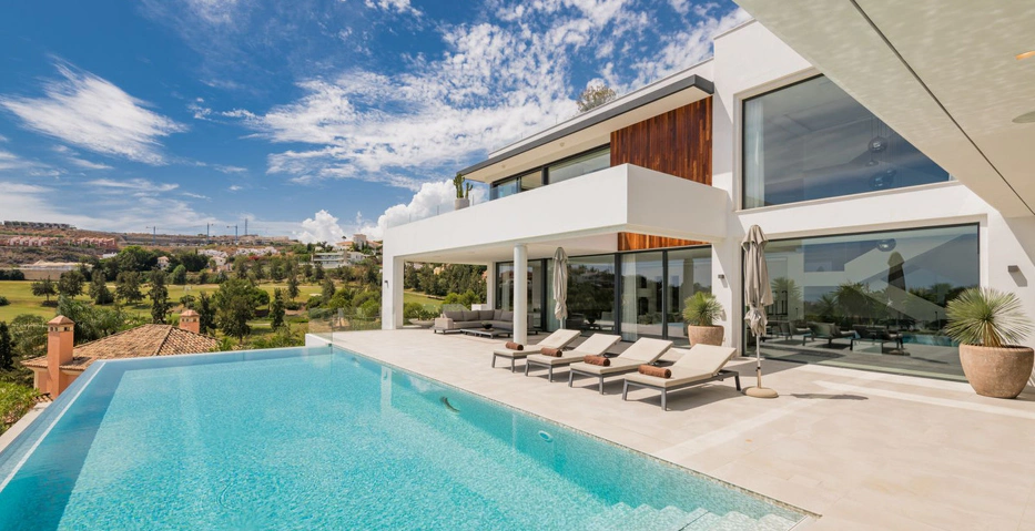 Villa for sale in Benahavis