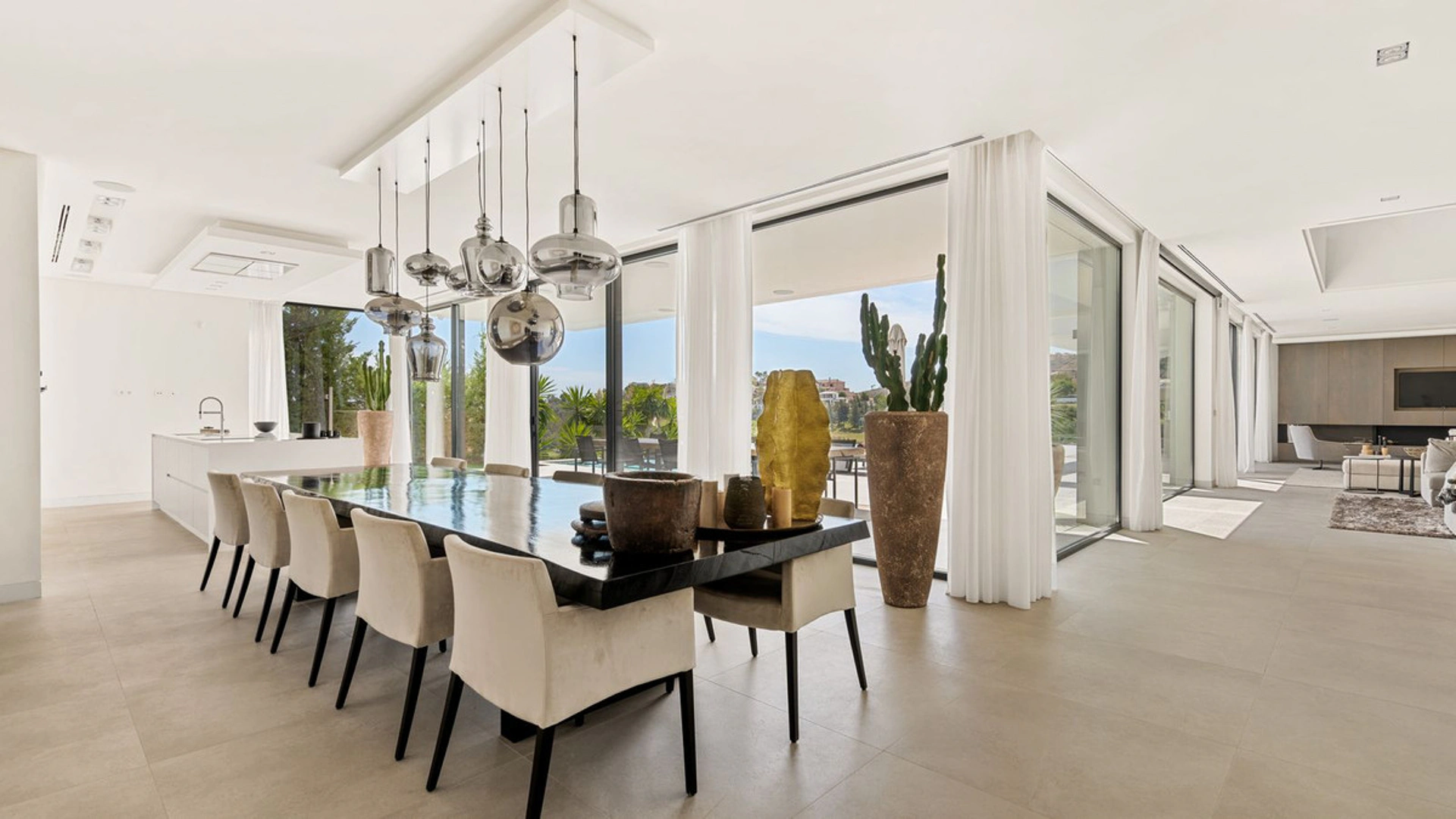 Villa for sale in Benahavis