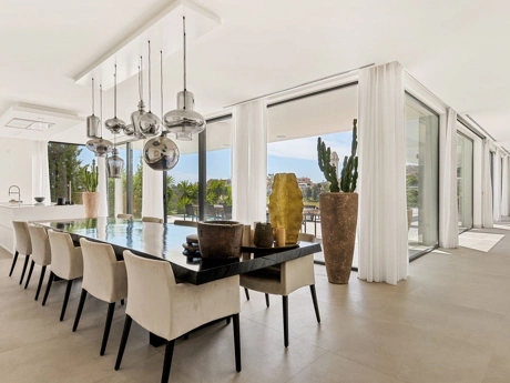 Villa for sale in Benahavis