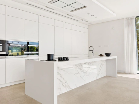 Villa for sale in Benahavis