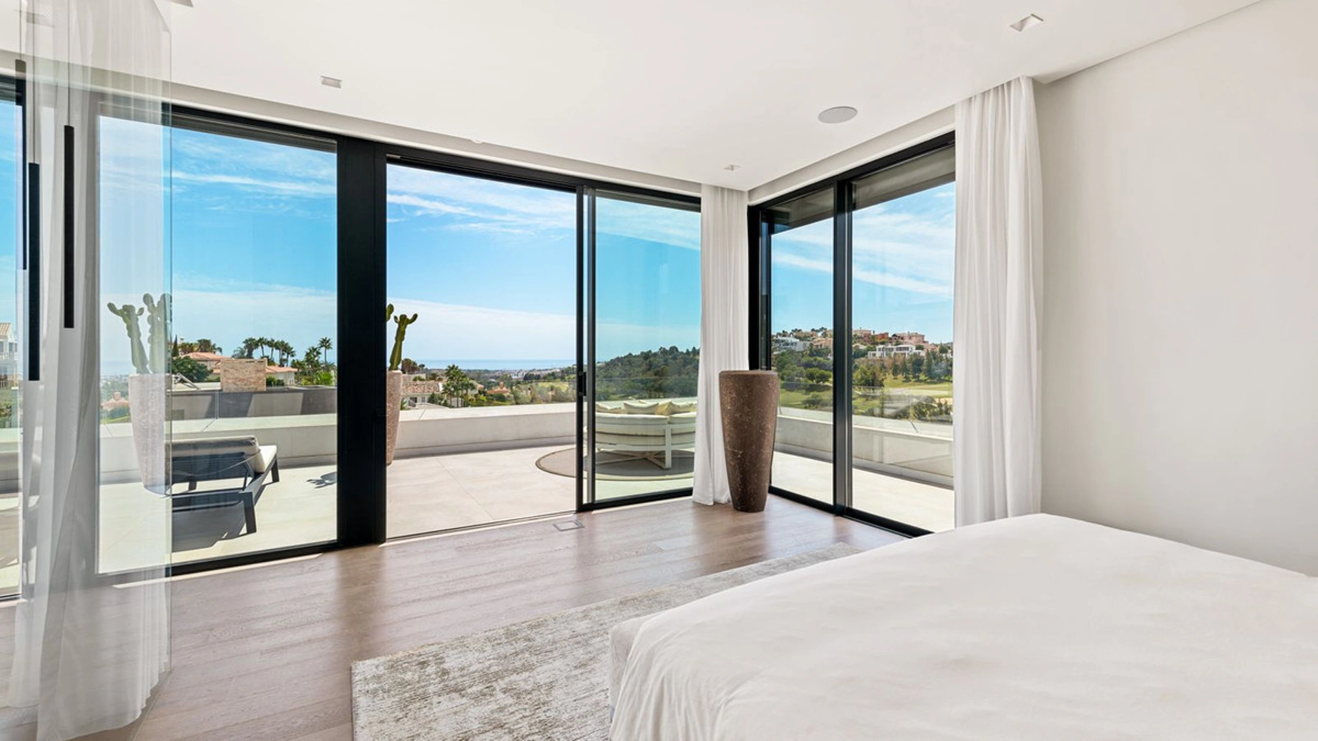 Villa for sale in Benahavis