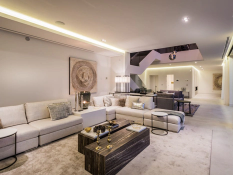 Villa for sale in Benahavis