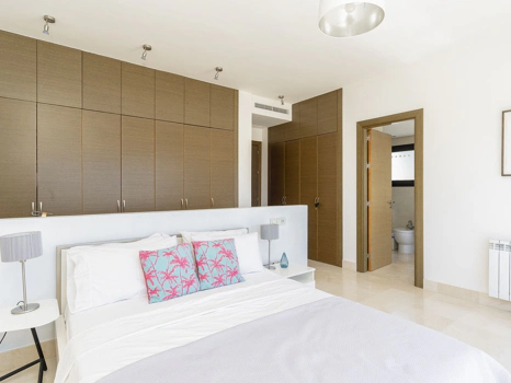 Villa for sale in Benahavis
