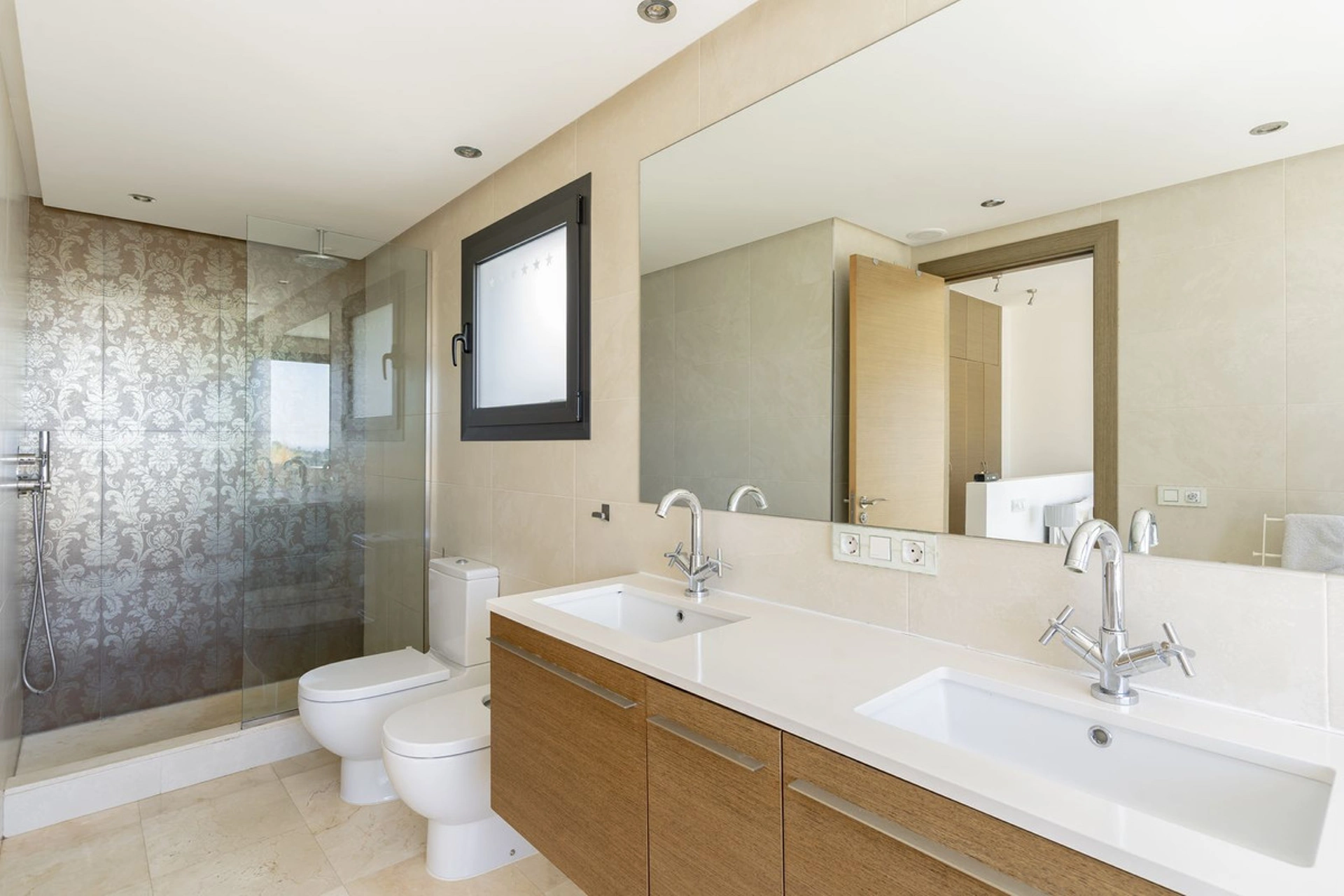 Villa for sale in Benahavis
