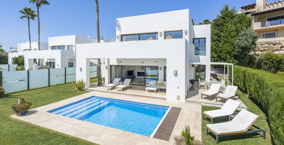 Villa for sale in Benahavis