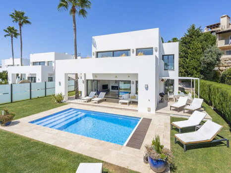 Villa for sale in Benahavis