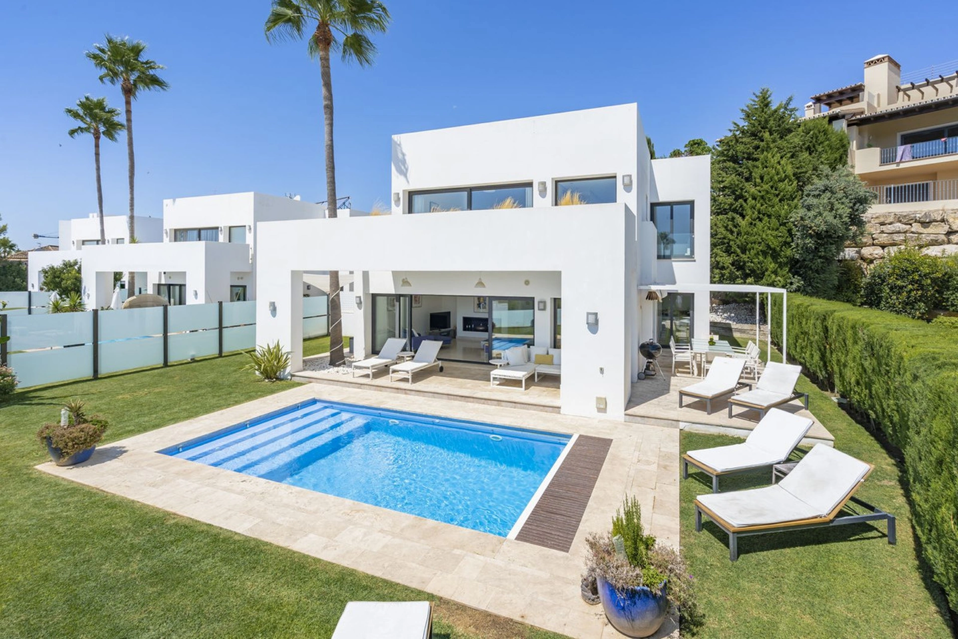Villa for sale in Benahavis