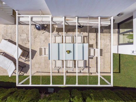 Villa for sale in Benahavis