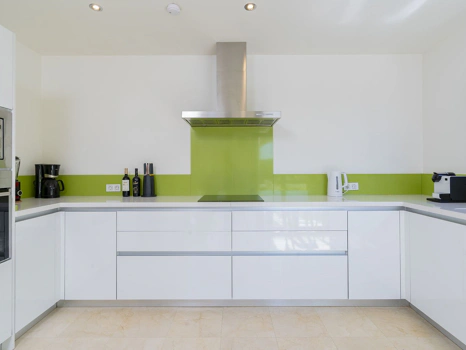 Villa for sale in Benahavis