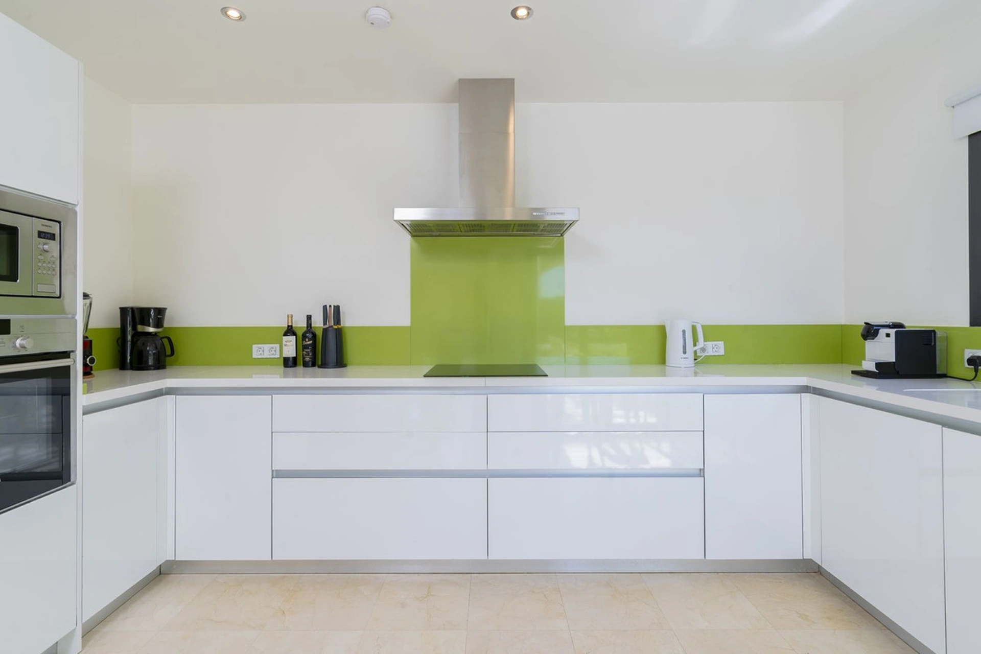 Villa for sale in Benahavis