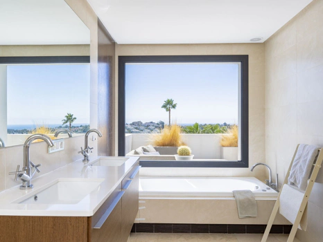 Villa for sale in Benahavis