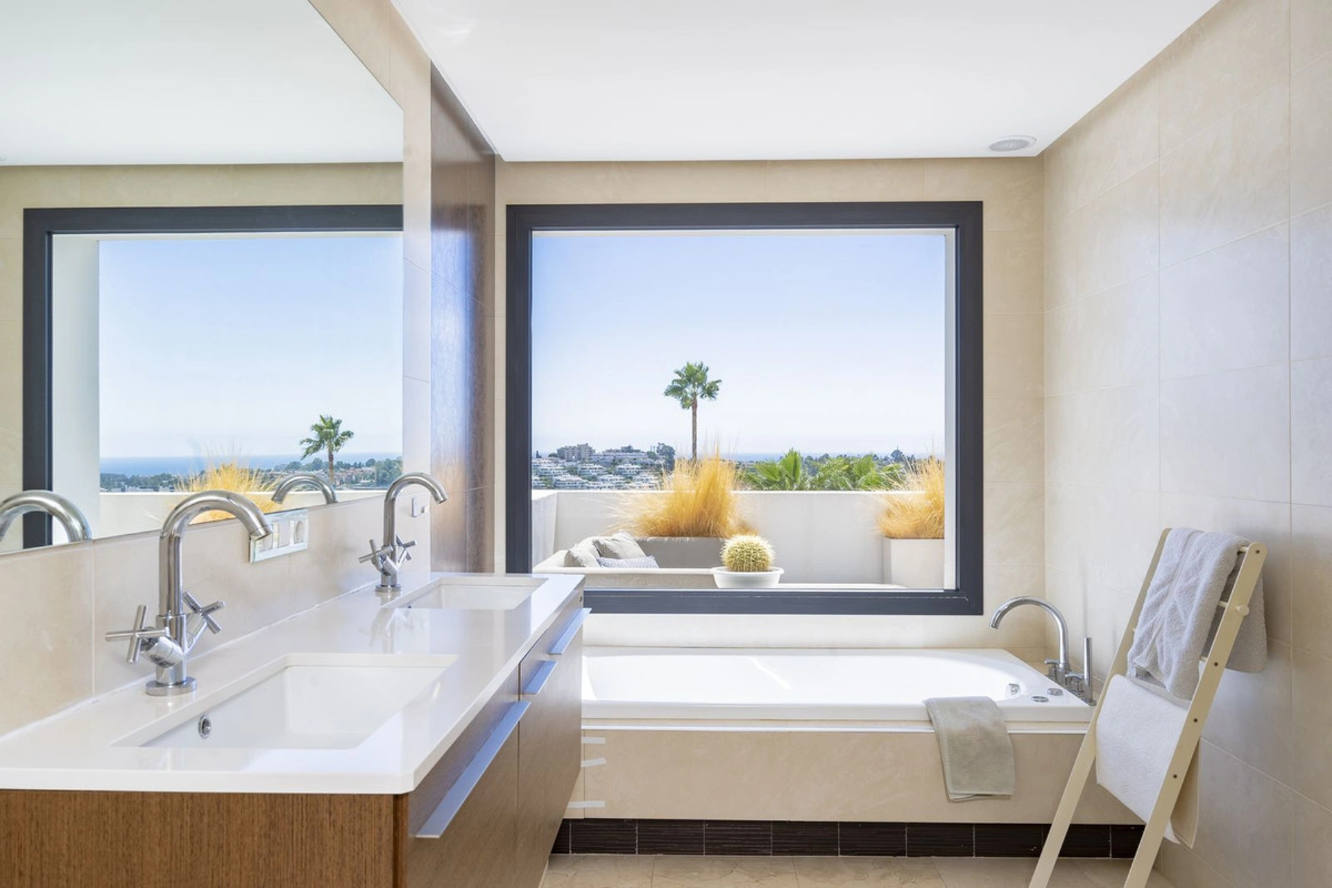 Villa for sale in Benahavis