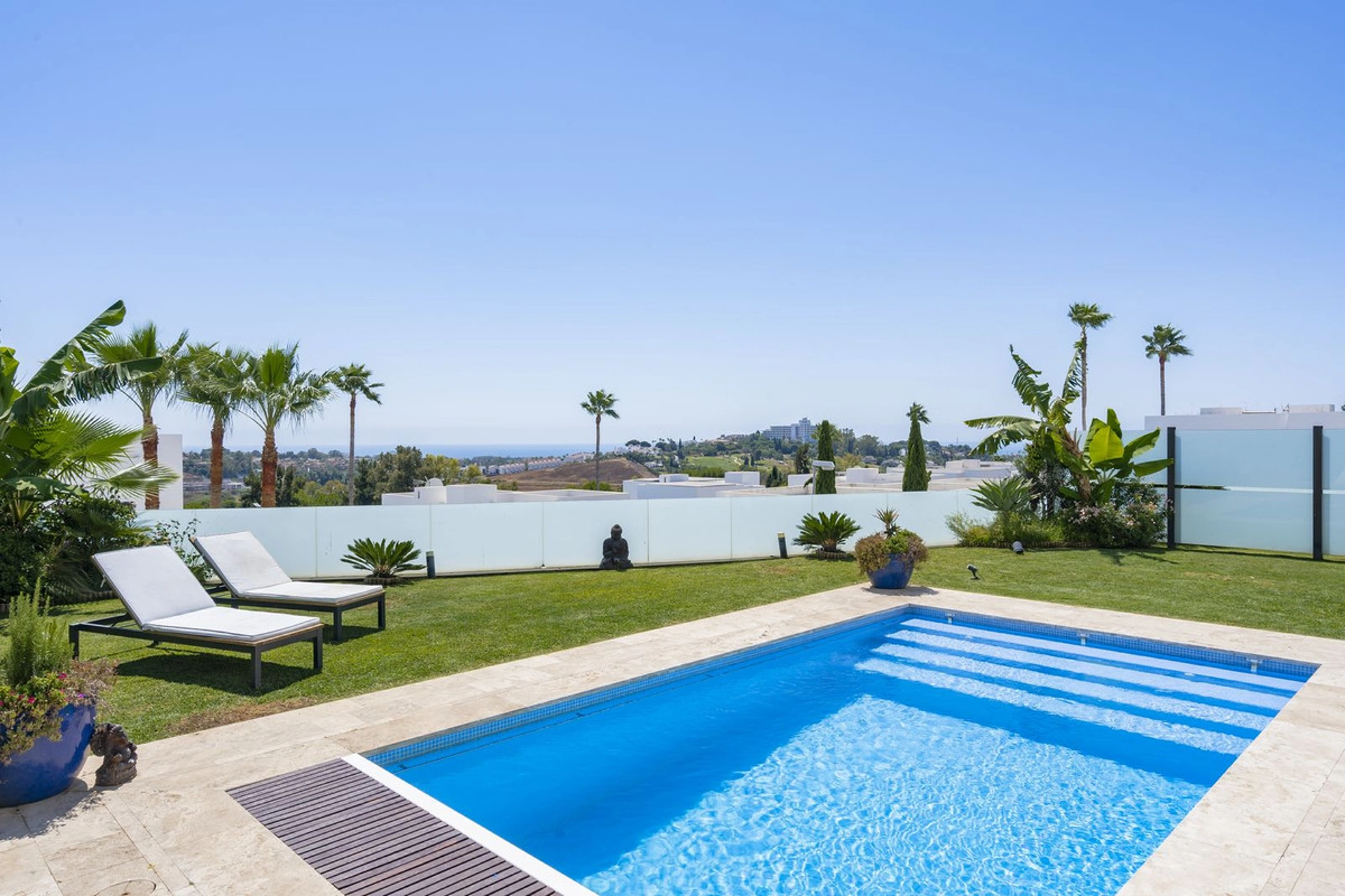 Villa for sale in Benahavis