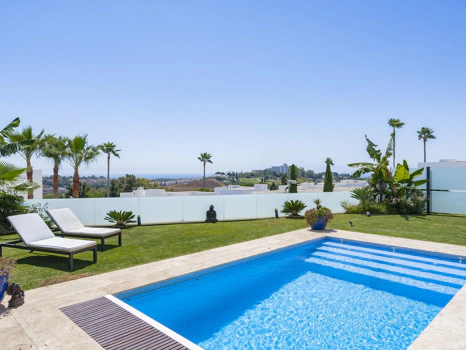 Villa for sale in Benahavis