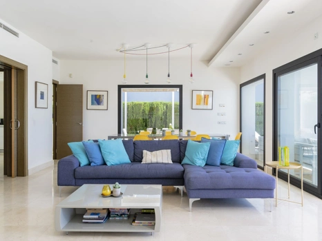Villa for sale in Benahavis