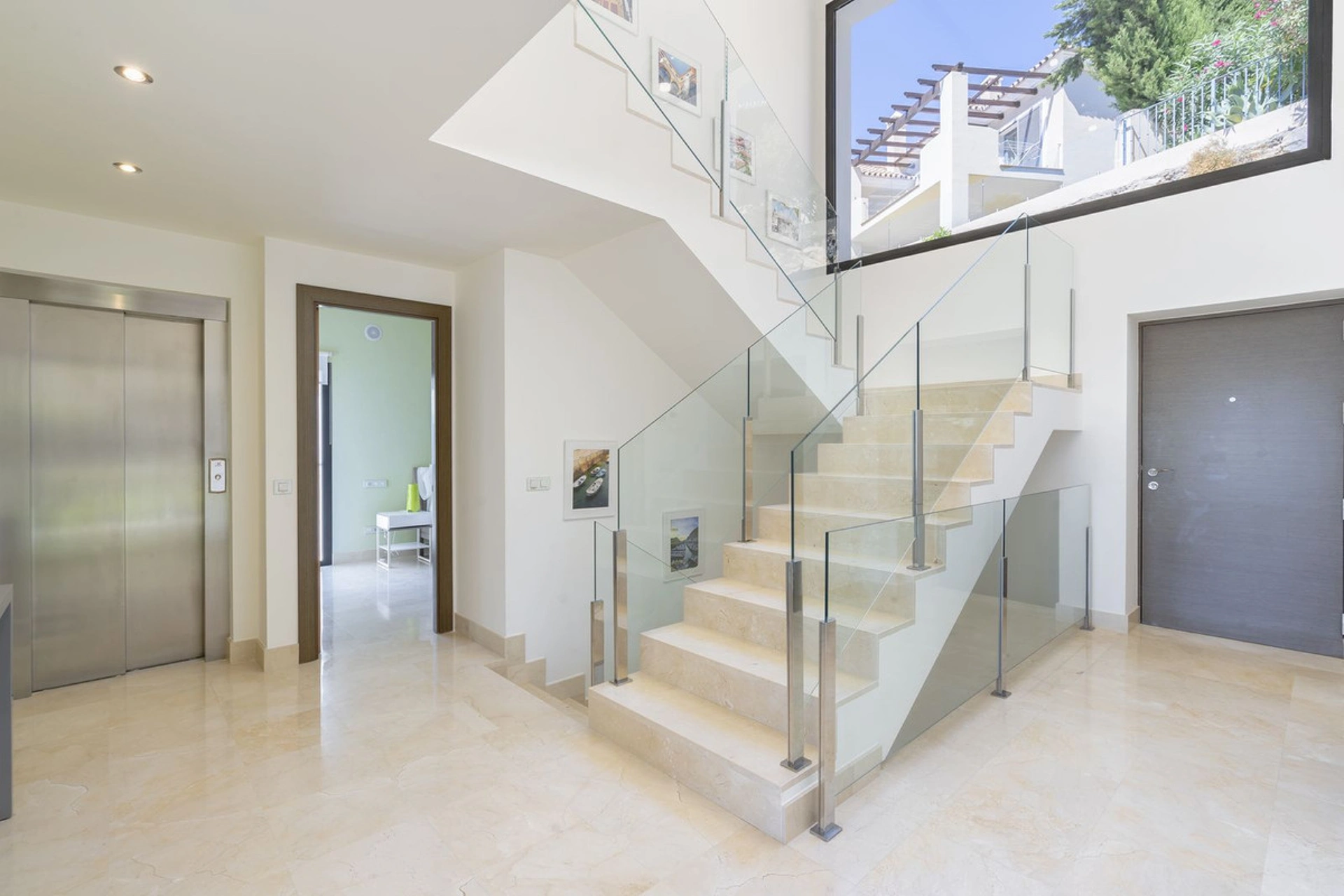 Villa for sale in Benahavis