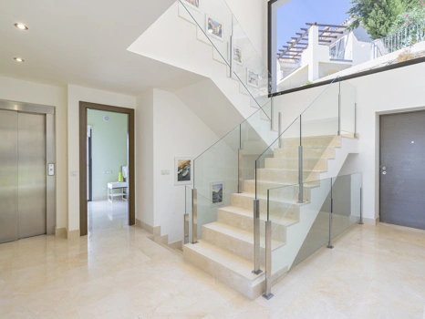 Villa for sale in Benahavis