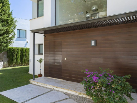 Villa for sale in Benahavis