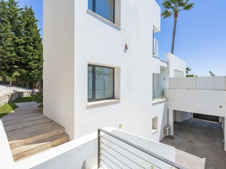 Villa for sale in Benahavis