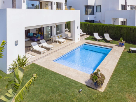 Villa for sale in Benahavis