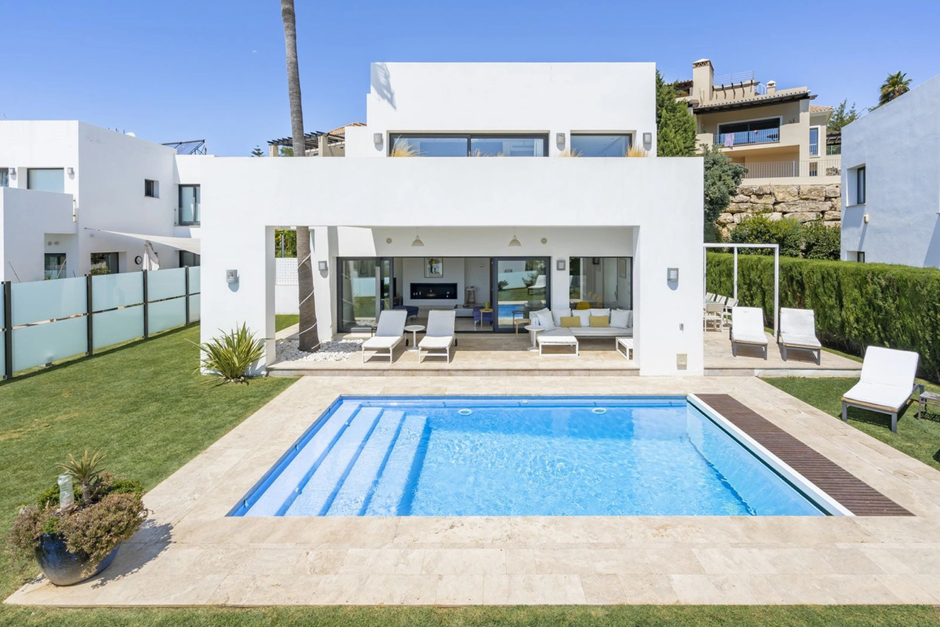 Villa for sale in Benahavis