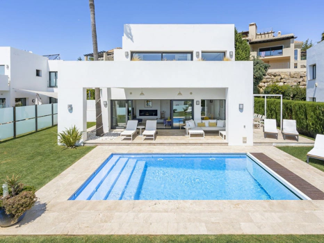 Villa for sale in Benahavis