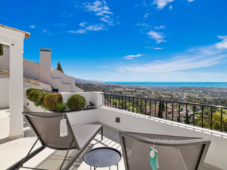 Apartment for sale in Benahavis