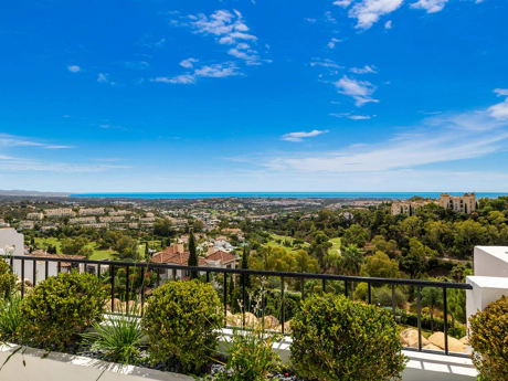Apartment for sale in Benahavis