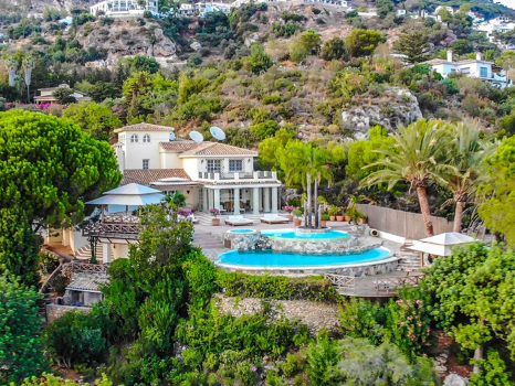Villa for sale in Mijas