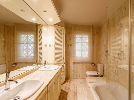 Villa for sale in Mijas